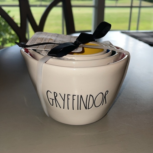 Rae Dunn Harry Potter Measuring Cups - Picture 4 of 5